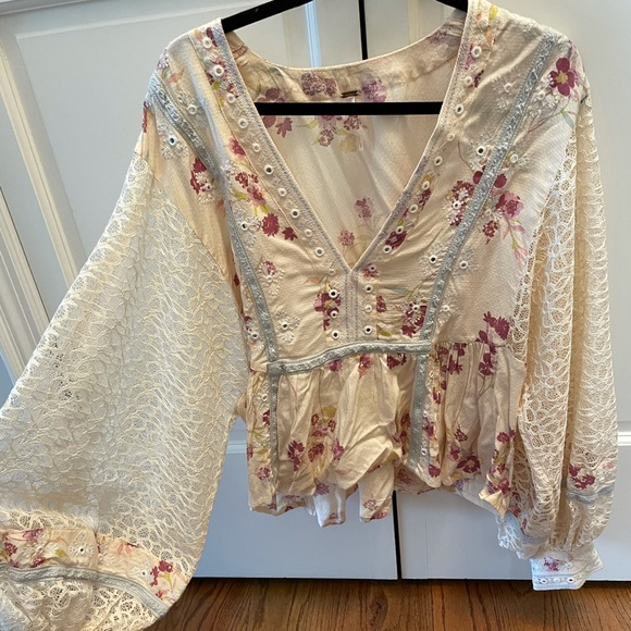 COPY - FREE PEOPLE LACE DETAIL EMBROIDERED TOP WITH BALLOON SLEEVES - Picture 1 of 5